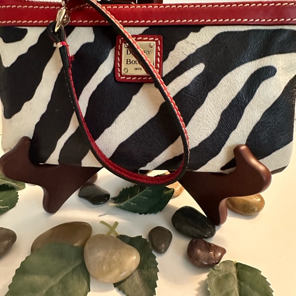 Dooney & Bourke wristlet - Picture 5 of 11
